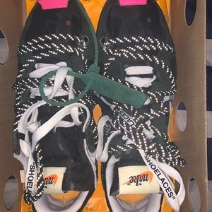 Nike Terra Kiger 5/ Off white sneakers.